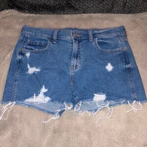 🔹4 for $30 Old Navy Boyfriend Mid-Rise Distressed Denim Shorts, size 2